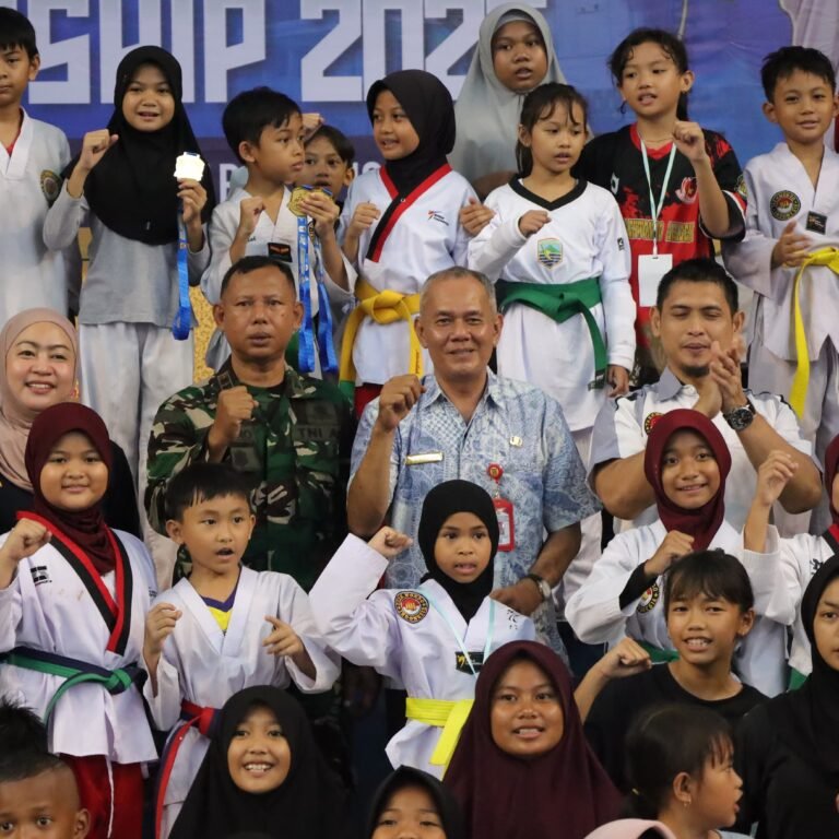 Danramil 1006-03/Sungai Enam Hadiri Pembukaan Kejuaraan Taekwondo di Banjarbaru