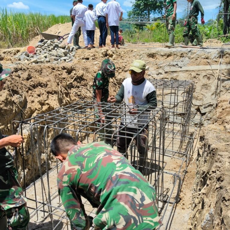 Kekuatan Gotong Royong: Potret Kedekatan Prajurit Kodim 1316/Boalemo dengan Masyarakat Paguyaman.