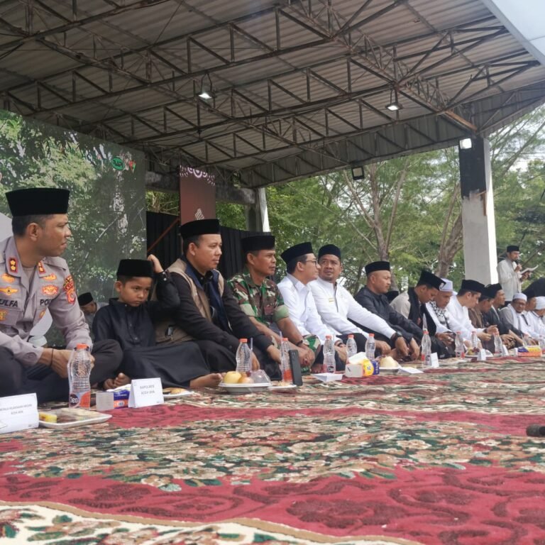 Perwakilan Dandim Aceh Jaya Hadiri Zikir dan Tabligh Akbar yang Dipimpin Teungku Habibi