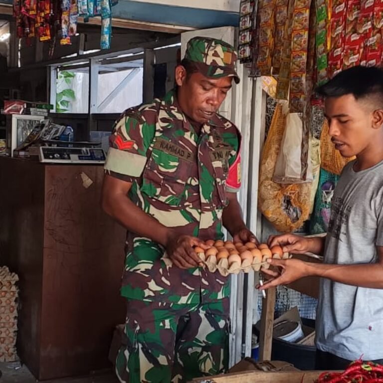 Babinsa Koramil Jaya Monitoring Harga Sembako di Pasar, Pastikan Ketersediaan dan Stabilitas Harga