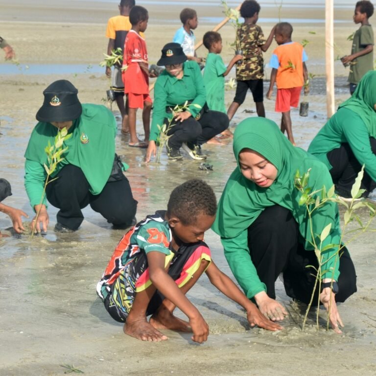 Pantai Payum Jadi Lokasi Aksi Peduli Lingkungan Persit Kodim 1707/Merauke