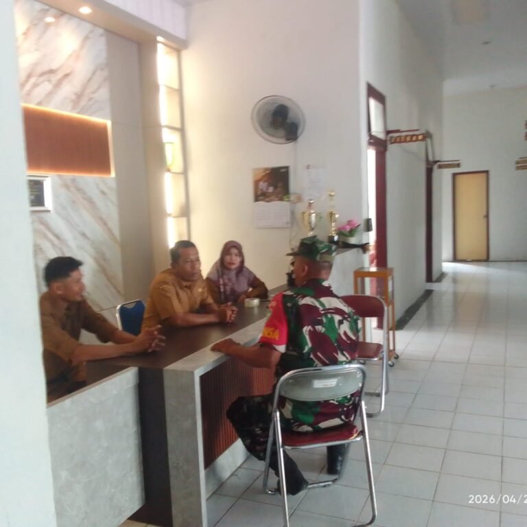 Babinsa Koramil 05/Panga Perkuat Sinergi dengan Aparatur Kecamatan Melalui Komsos