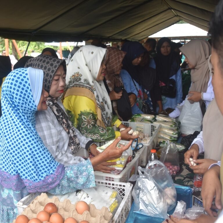 Dandim 1003/HSS Pimpin Bakti Sosial TMMD ke 128: 100 Paket Sembako & Obat Gratis Untuk Warga Simpur