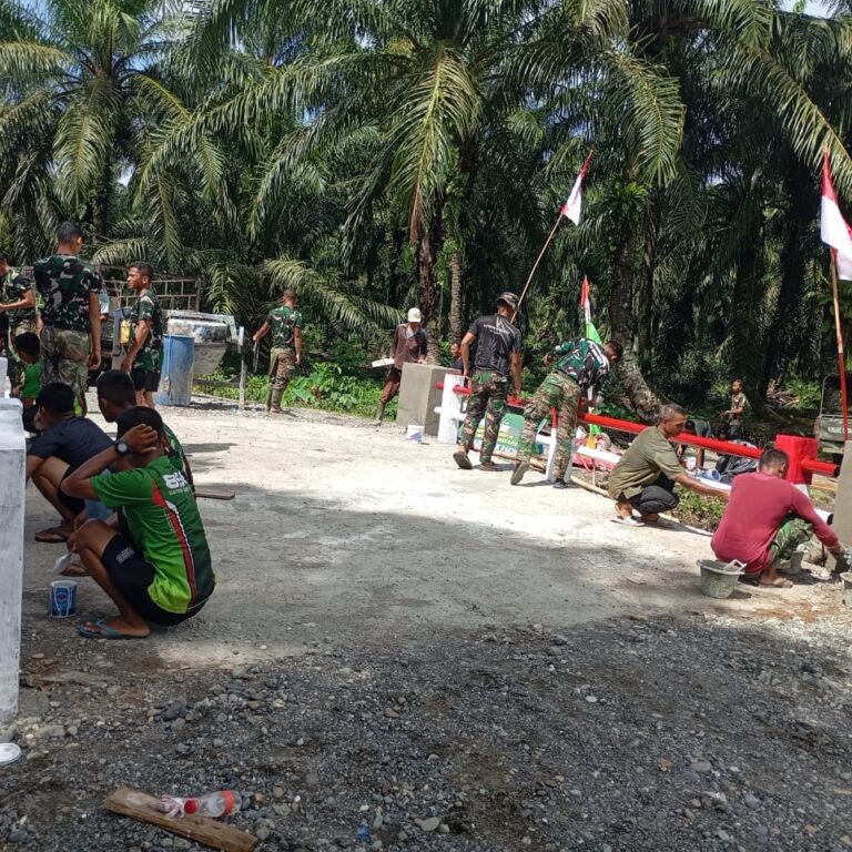 TNI dan Warga Rampungkan Tahap Finishing Jembatan Aramco di Kuala Tripa