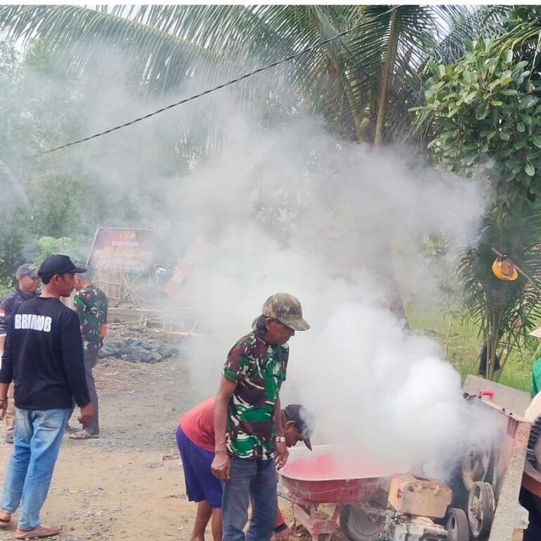 ‎Kodim 1005/Barito Kuala Dorong Progres Infrastruktur, Pengecoran Pondasi Pagar Jembatan Garuda Berjalan Lancar‎