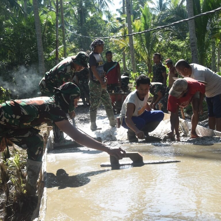 Baru Pertama Kali Kerja Bareng TNI, Warga Pantai Ulin: Ternyata Ramah, Tidak Garang
