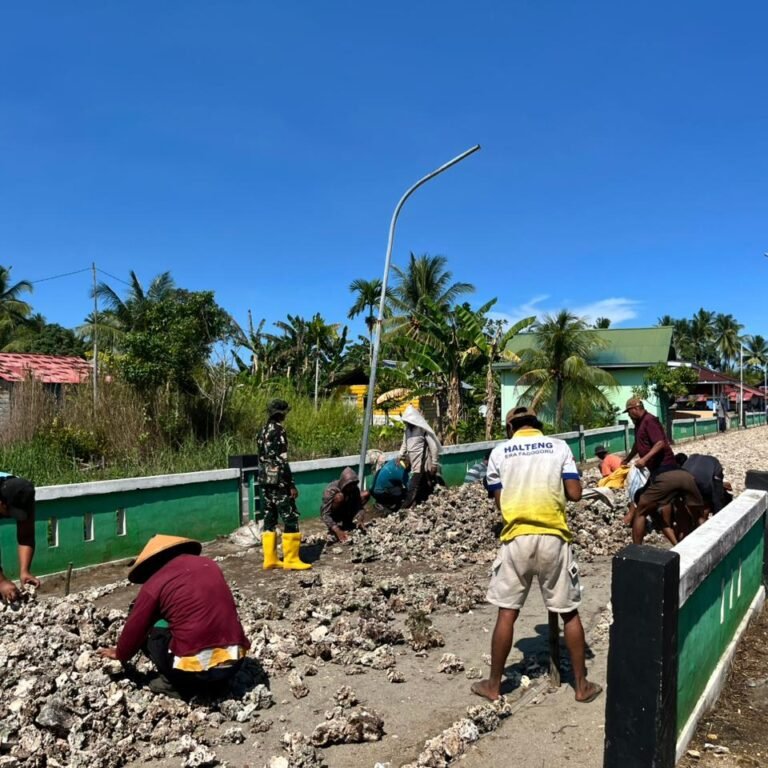 Gotong Royong Satgas TMMD dan Warga Percepat Pembangunan Jalan Desa