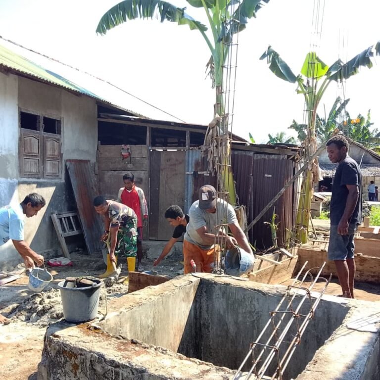 Warga dan TNI Kompak Bangun MCK serta Tempat Wudhu di Desa Kotalou