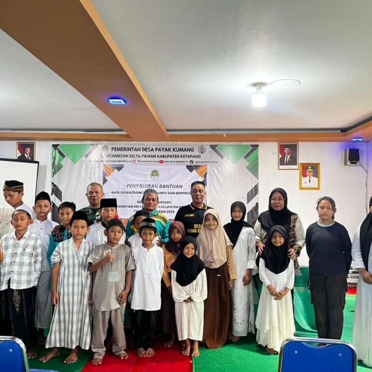 Babinsa Koramil 1203-12/Delta Pawan Hadiri Penyaluran Bantuan Pendidikan di Desa Paya Kumang