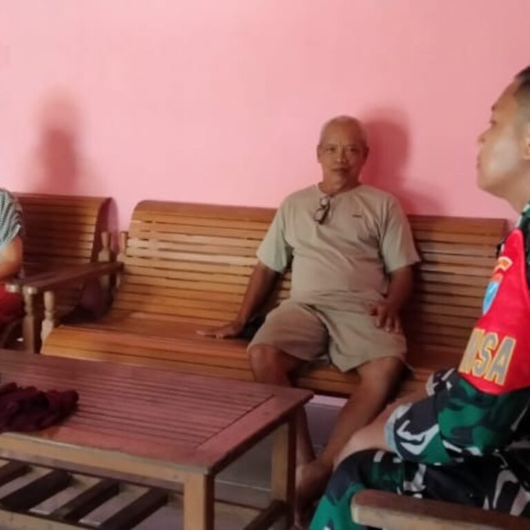 Pererat Silaturahmi, Babinsa Simpang Hulu Laksanakan Komsos dengan Warga Dusun Selimbung