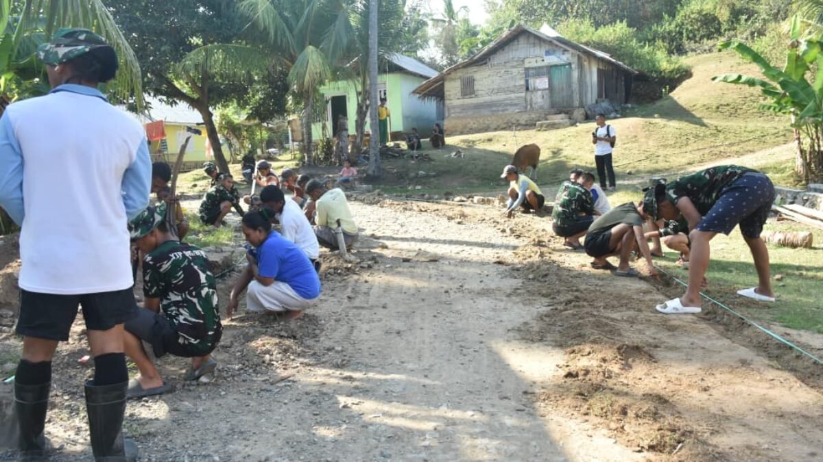 Keterbatasan Alat Tak Halangi TMMD Wujudkan Jalan Kokoh di Desa Hutamonu