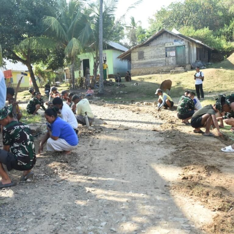 Keterbatasan Alat Tak Halangi TMMD Wujudkan Jalan Kokoh di Desa Hutamonu