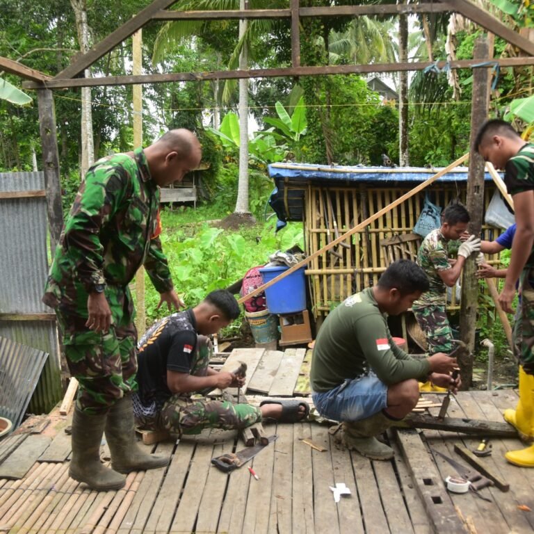 TMMD 128 Kodim 1003/HSS: TNI Bedah Rumah Warga Pantai Ulin