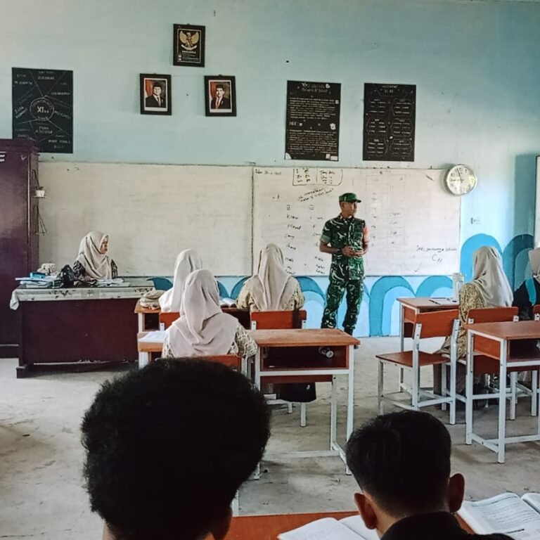 Peluang Jadi Prajurit Wanita Dibuka, Babinsa Aceh Jaya Ajak Siswi SMA Persiapkan Diri Sejak Dini