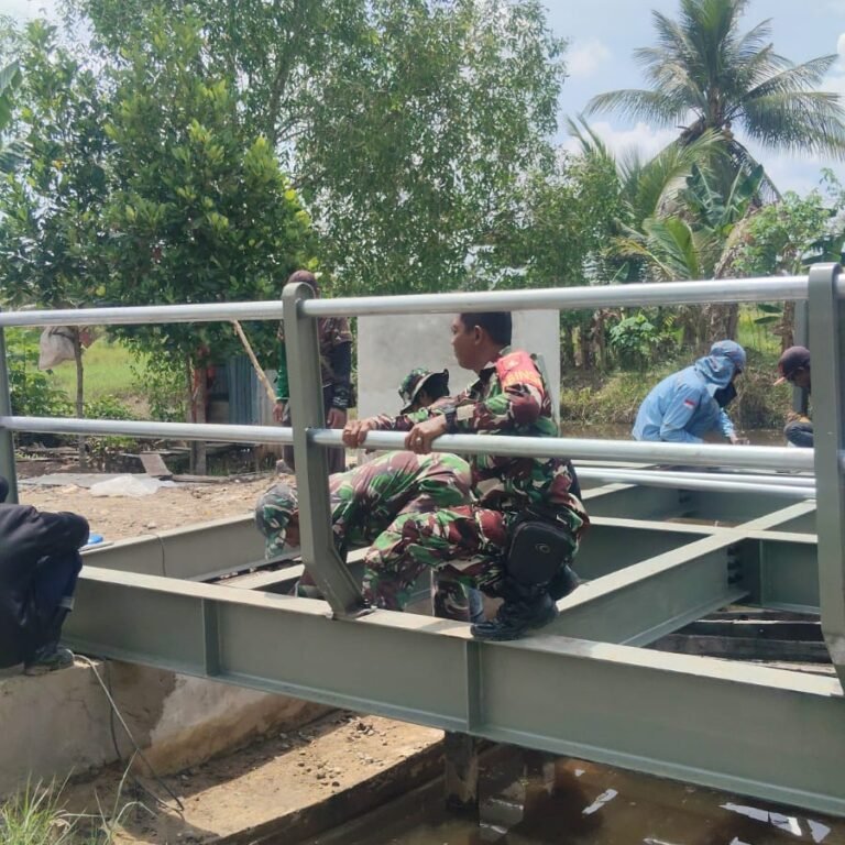 ‎Semangat Gotong Royong Kental, Perakitan Rangka Lantai Jembatan Garuda Berjalan Lancar