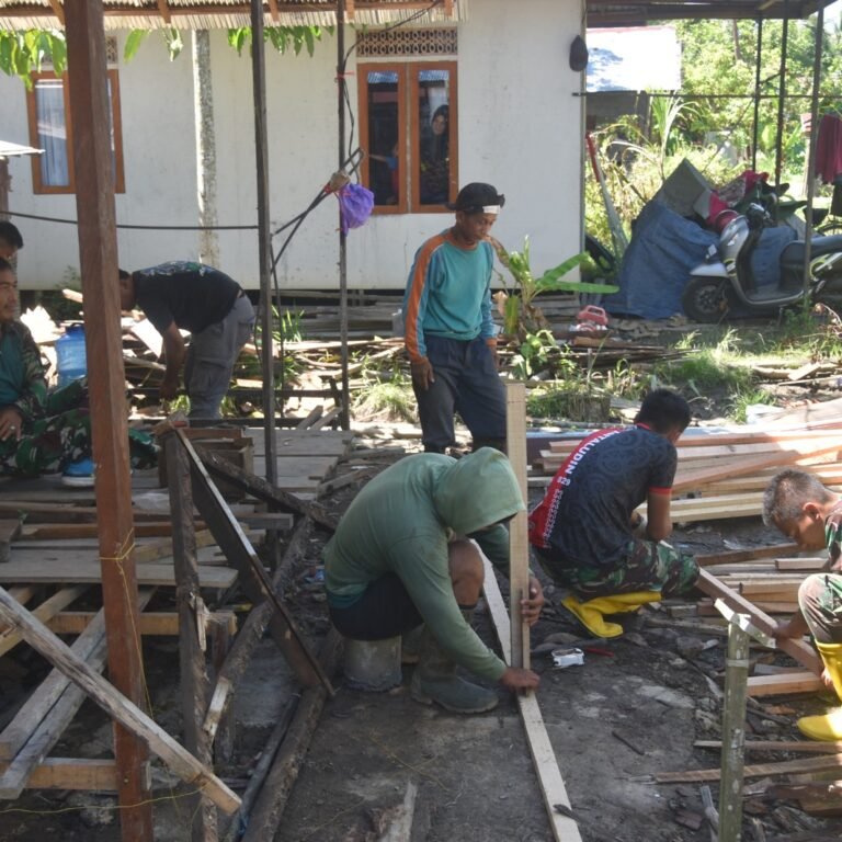 TMMD Ke 128 Kodim 1003/HSS Fokus Tingkatkan Kesejahteraan Lewat Perbaikan Hunian Warga