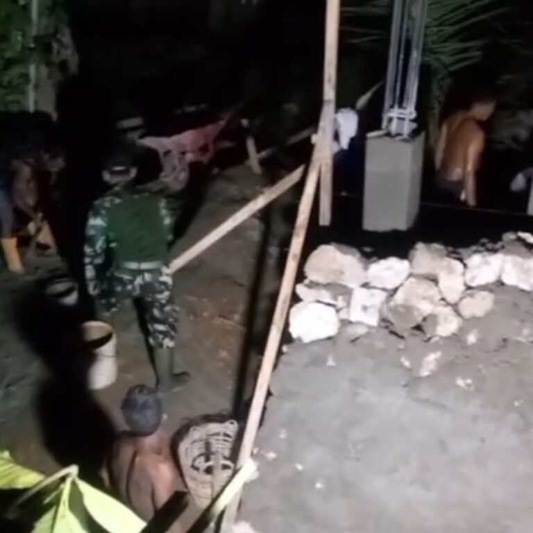 Gantikan Jembatan Kayu Rapuh, TNI dan Warga Gotong Royong Bangun Jembatan Perintis Garuda di Tabihi