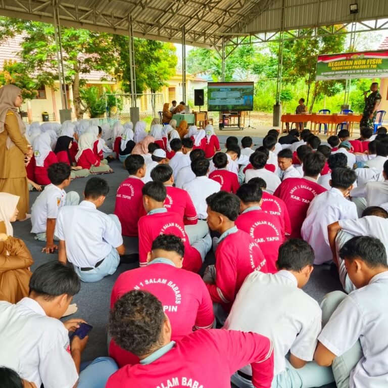 Rekrutmen TNI Dibuka Gratis! TMMD Tapin Edukasi Pelajar SMA 1 Salam Babaris