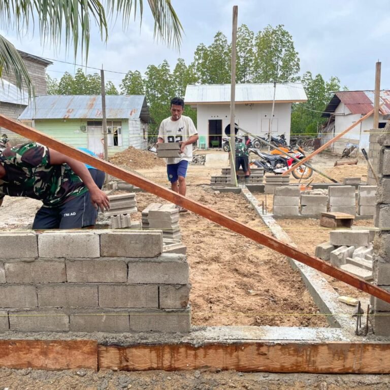 Pembangunan RTLH di Hutamonu Melesat, TMMD 128 Tunjukkan Kerja Nyata TNI