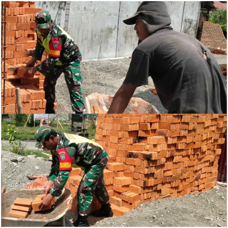 Babinsa Aceh Barat Hadir di Tengah Warga, Bantu Ringankan Pembangunan Rumah Masyarakat