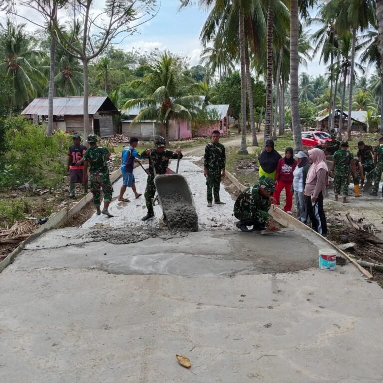 TNI dan Warga Boalemo Bergotong Royong Selesaikan Jalan Rabat Beton, Dorong Aktivitas Ekonomi Desa