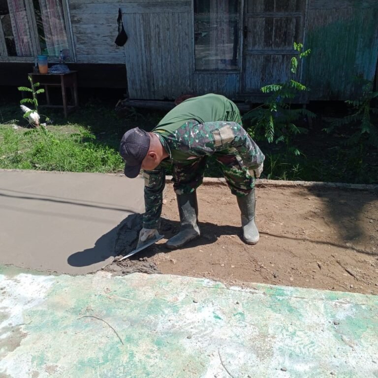 Pemuda Pantai Ulin Sambut Gembira Pembangunan Lapangan Voli oleh TNI (Satgas TMMD 128) Kodim 1003/HSS