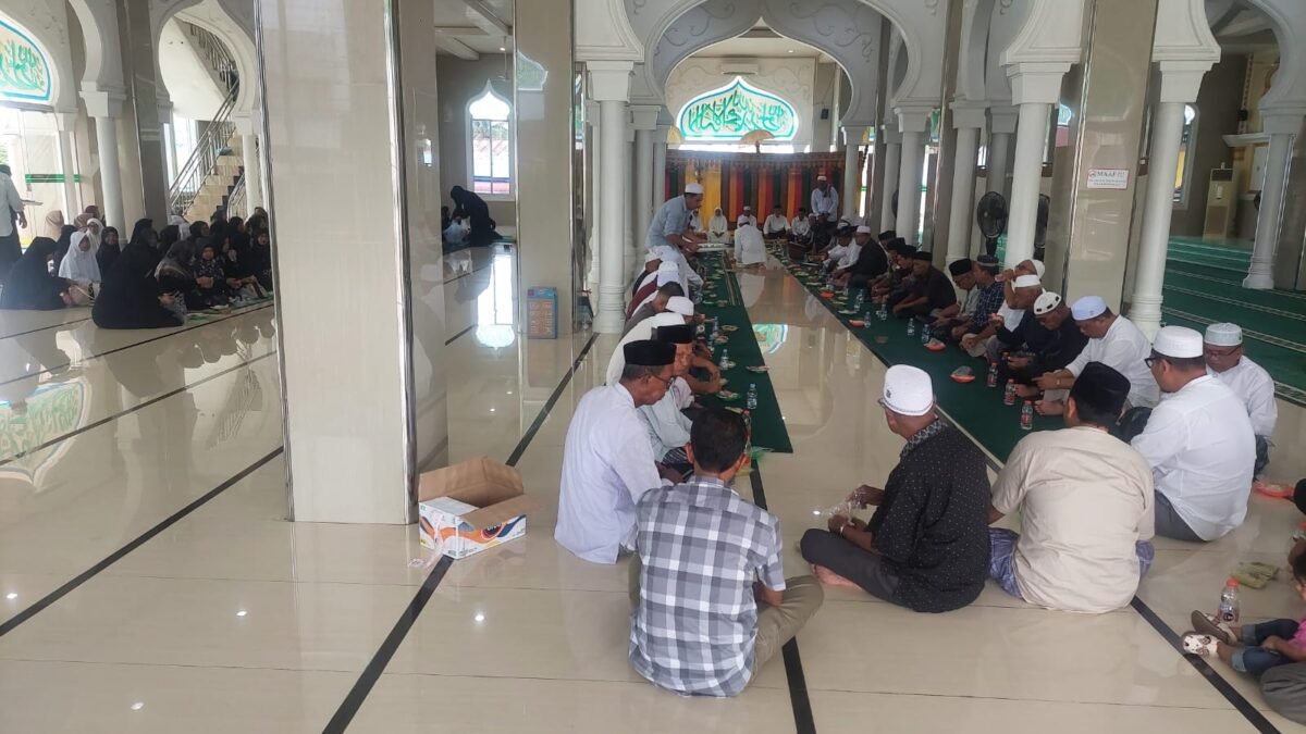 Babinsa Koramil 06/Teunom Hadiri Peusijuk Calon Jamaah Haji Aceh Jaya Tahun 2026 di Masjid Baiturrahman