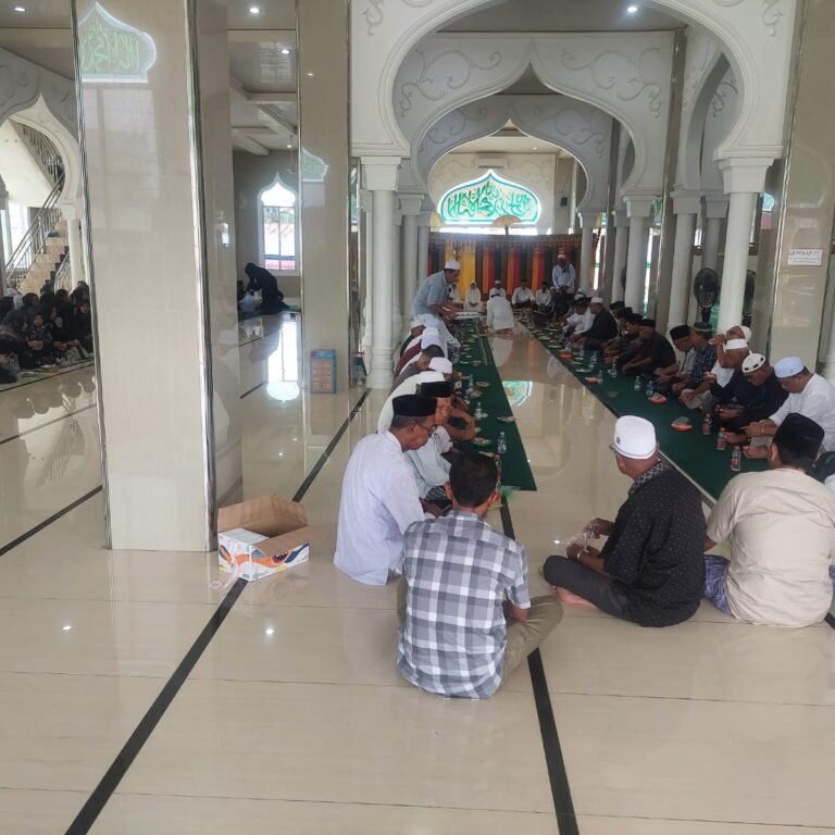 Babinsa Koramil 06/Teunom Hadiri Peusijuk Calon Jamaah Haji Aceh Jaya Tahun 2026 di Masjid Baiturrahman