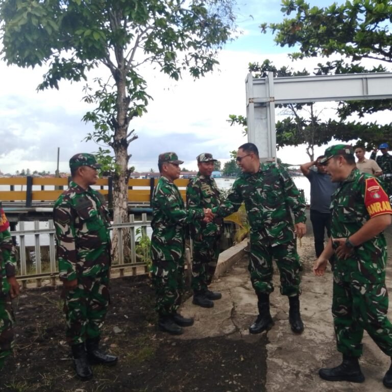 ‎Silaturahmi & Pembinaan: Letkol Inf Anton Mahriadi Cek Langsung Kesiapan Personel Koramil 1005-01/Bakumpai