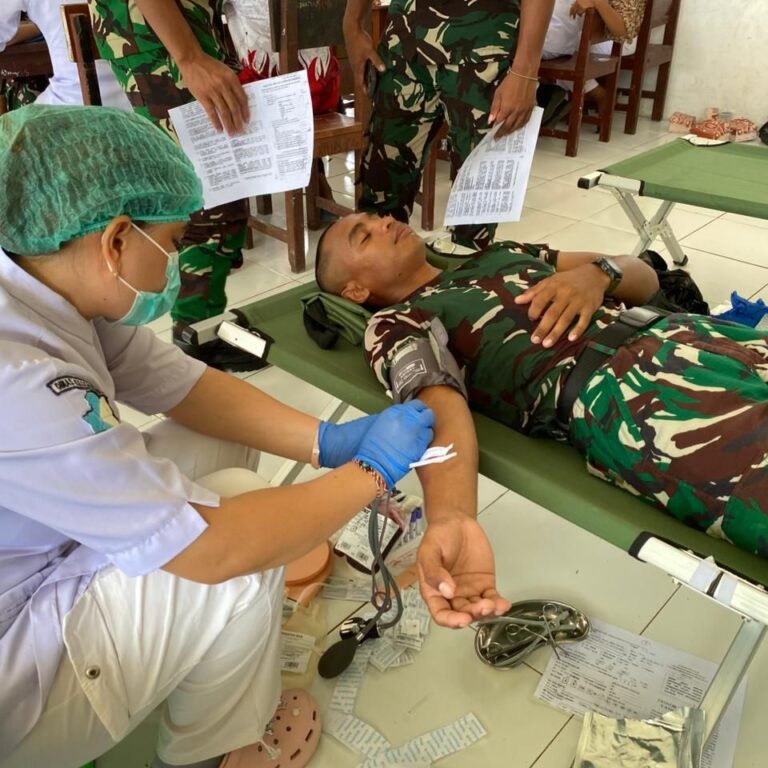 Semangat Kemanusiaan, Yonif TP 859/RBK Sukseskan Kegiatan Donor Darah di Supiori