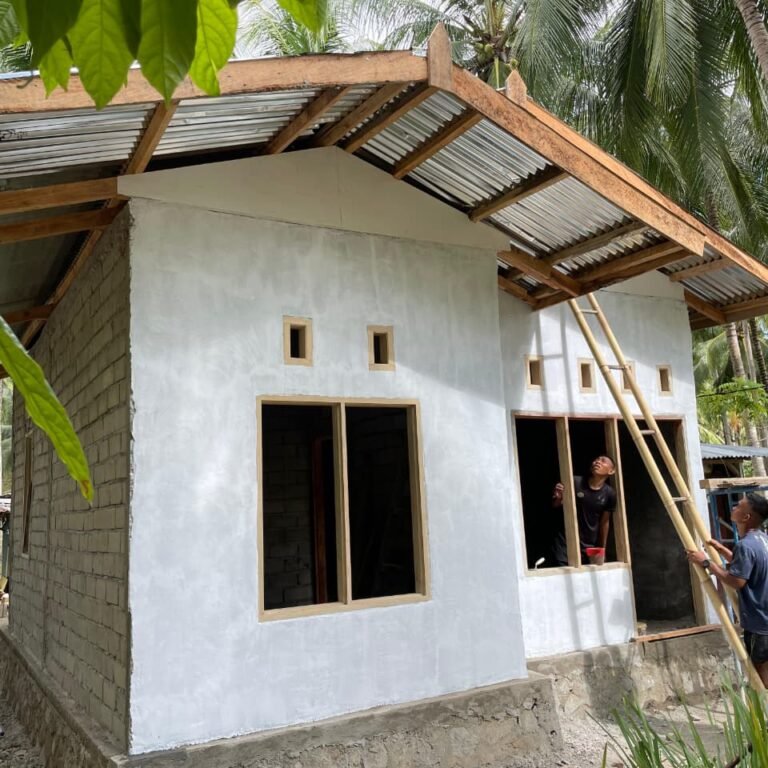 Satgas TMMD 128 Fokus Pengecatan Rumah Layak Huni Demi Kenyamanan dan Kesejahteraan Warga