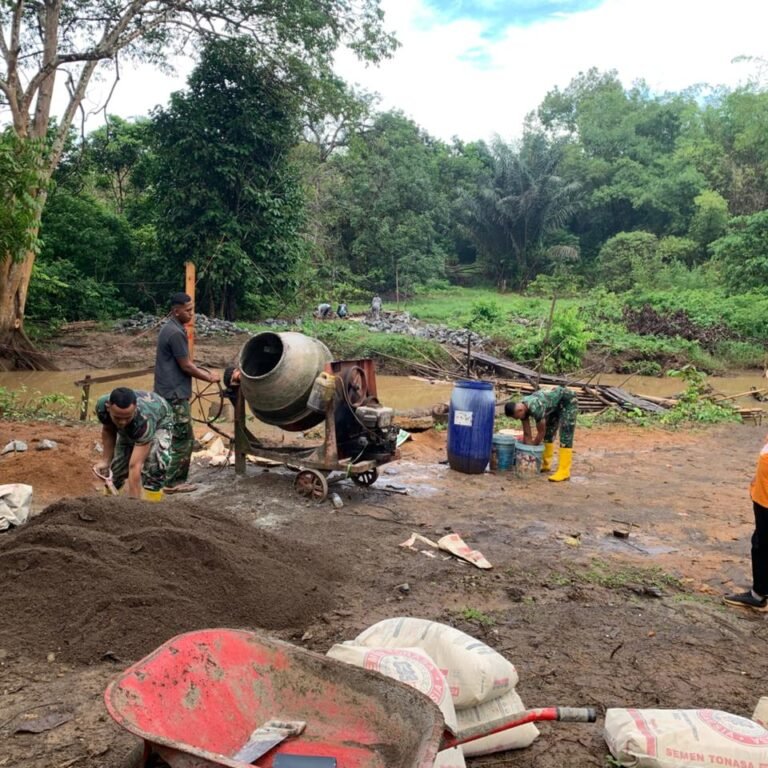 Sinergi TNI dan Masyarakat Warnai Pembangunan Jembatan Garuda di Kabupaten Banjar