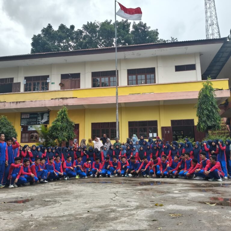 Aksi Penghijauan Koramil Tapaktuan Jadi Wujud Pembinaan Karakter Generasi Muda