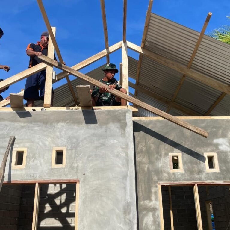 Rumah Bapak Yasin Dunggio Kini Beratap Kokoh, TMMD 128 Fokus Finishing Dinding