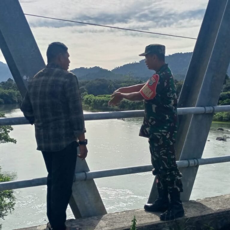 Babinsa Koramil 01/Jaya Patroli Karhutla dan Imbau Warga Waspada Banjir di Wilayah Babahkrueng