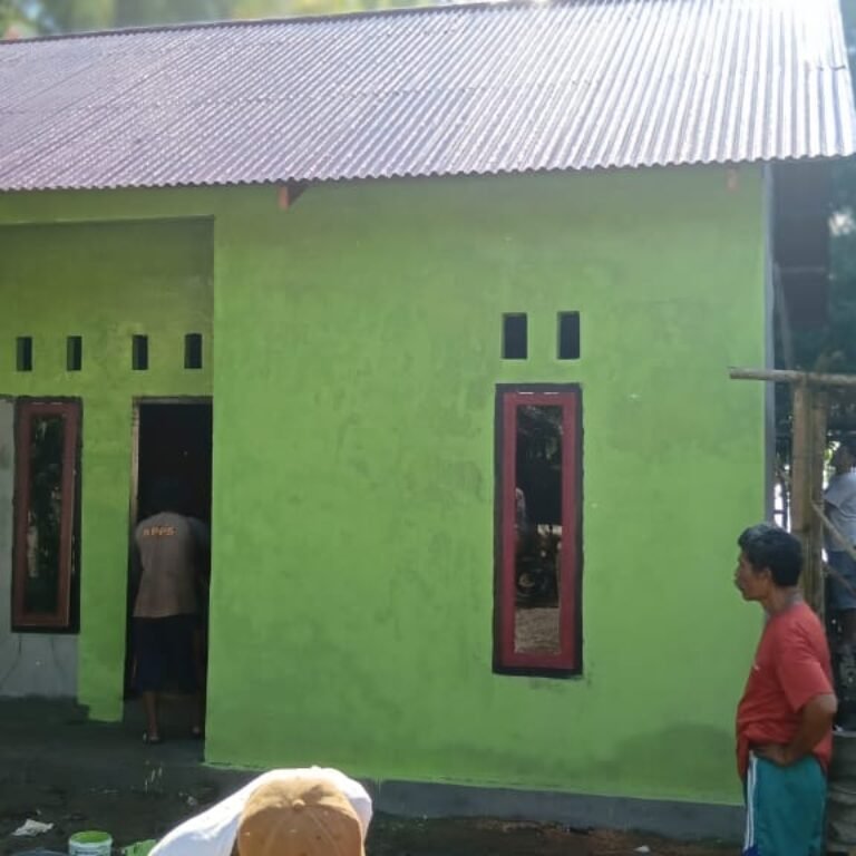 Satgas TMMD ke-128 Percepat Finishing Rumah Ibu Berta di Desa Lalubi
