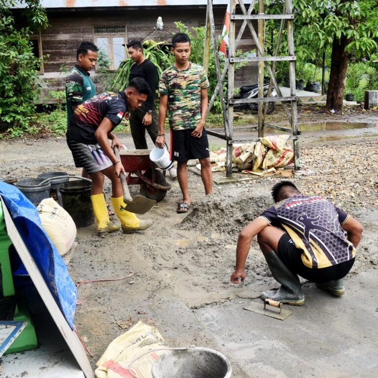 Halaman Langgar Desa Pantai Ulin Dibenahi, Warga Apresiasi Kepedulian Satgas TMMD 128 Kodim 1003/HSS