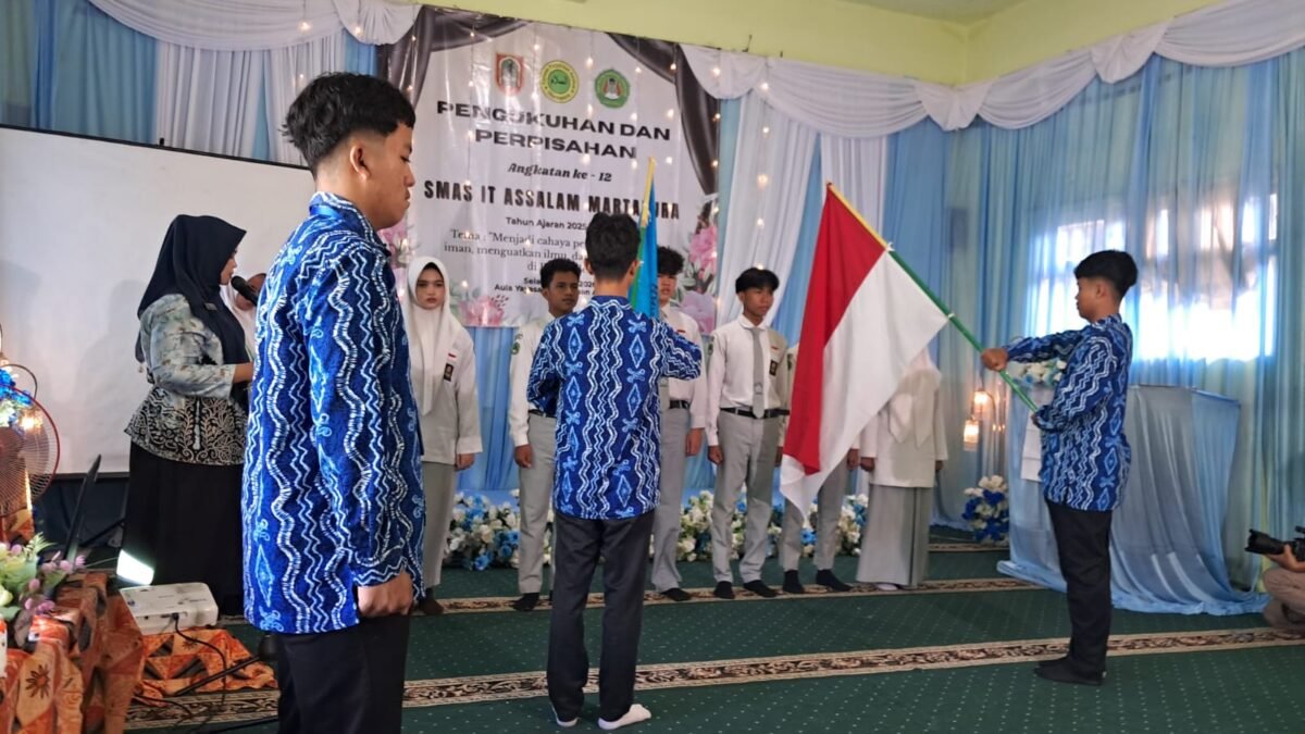 Pengukuhan Siswa SMAS IT Assalam Martapura Berlangsung Khidmat dan Penuh Haru