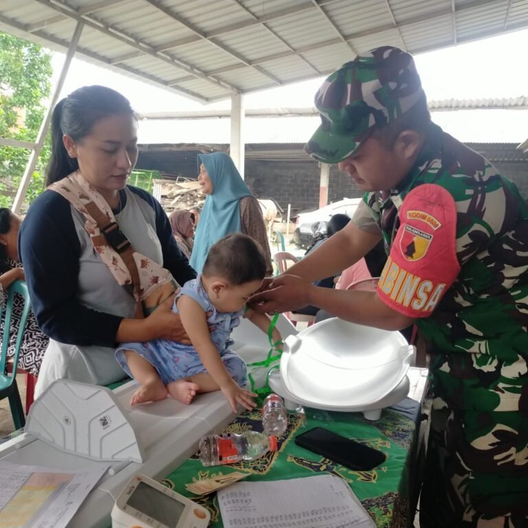 Sinergi TNI dan Tenaga Kesehatan Perkuat Layanan Posyandu di Kota Blitar