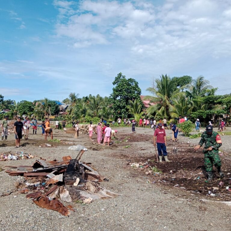 Babinsa Koramil 1509-02/Obi Dorong Kesadaran Warga Jaga Lingkungan Pesisir dari Sampah