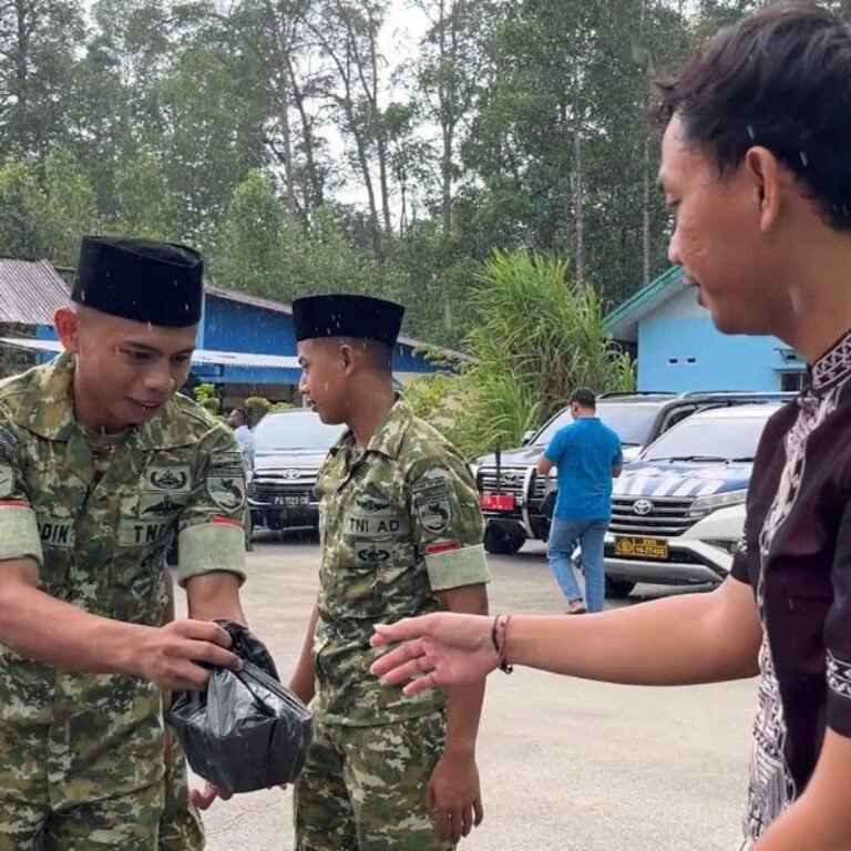 Program SEJUK Yonif TP 859/RBK Wujudkan Kepedulian Sosial dan Kebersamaan di Papua
