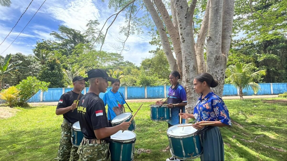 Prajurit Inspiratif Mengajar, Yonif TP 859/RBK Perkuat Semangat Kebangsaan Generasi Muda Papua