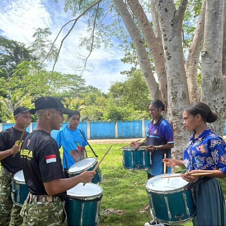Prajurit Inspiratif Mengajar, Yonif TP 859/RBK Perkuat Semangat Kebangsaan Generasi Muda Papua