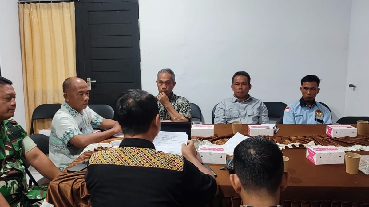 Danramil 1203-12/Delta Pawan Hadiri Rapat Fasilitasi Penetapan Batas Desa Tanjung Pura dan Desa Mayak