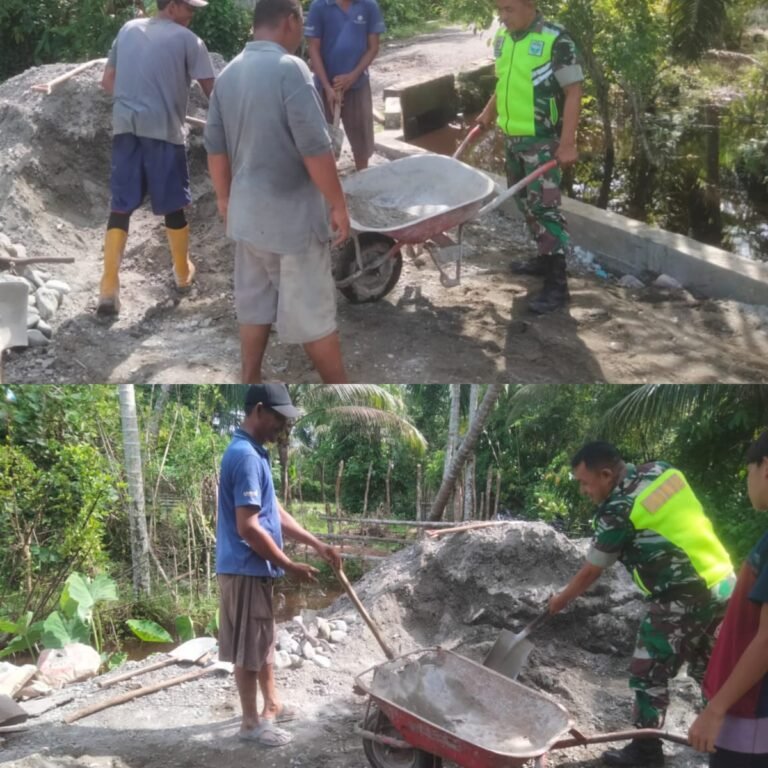Babinsa Kaway XVI Turun Gotong Royong Bantu Pembangunan Infrastruktur di Desa Pingki
