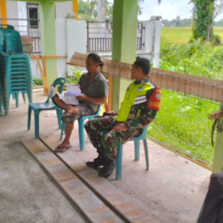 Babinsa Koramil 09/Samatiga Pantau Situasi Desa Lewat Komsos Rutin