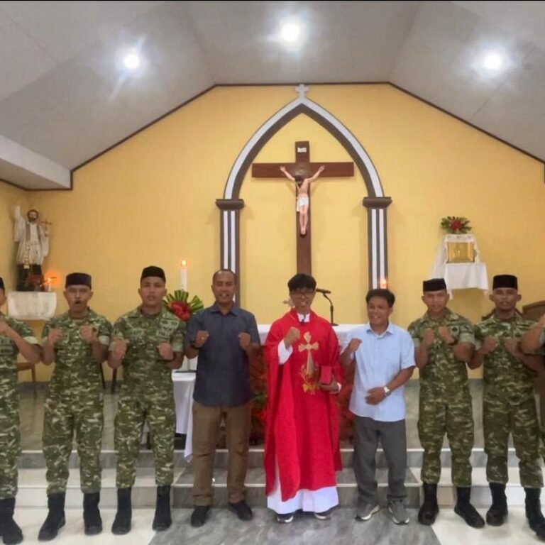 Yonif TP 859/RBK Tebar Kepedulian di Gereja Katolik Supiori Timur