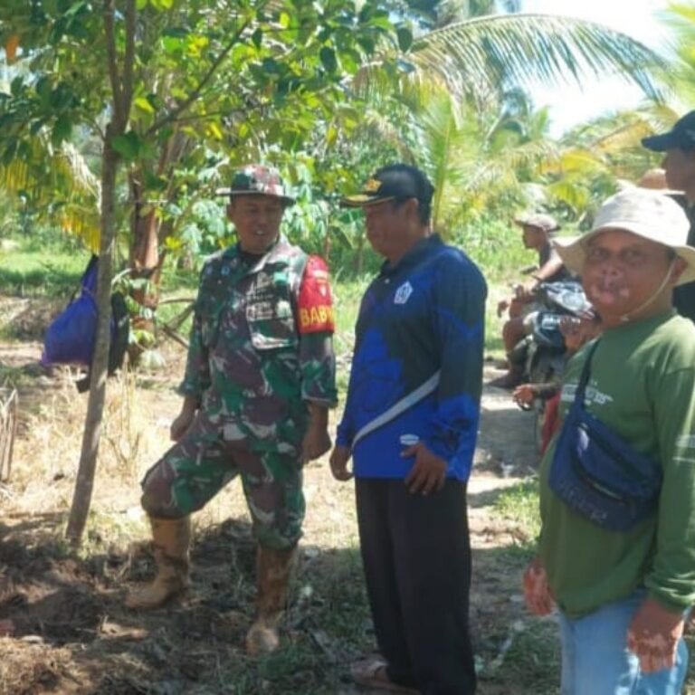 Hadir di Tengah Warga, Babinsa Serda Siswanto Gali Aspirasi Petani Tamban dan Mekarsari