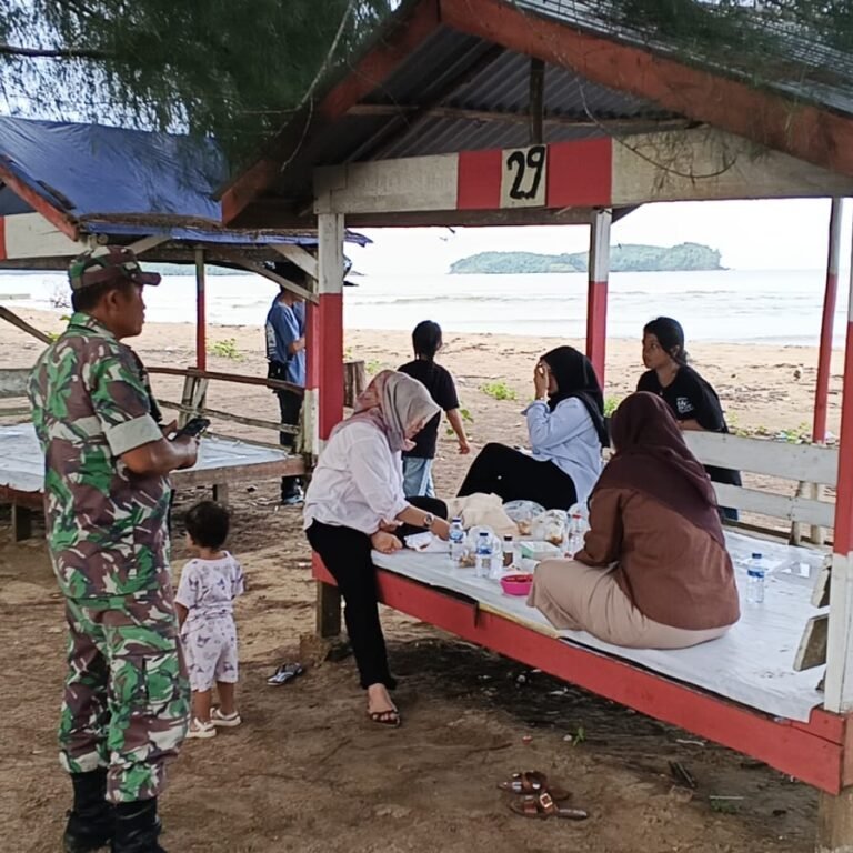 Babinsa Setia Bakti Laksanakan Pengamanan Lokasi Wisata untuk Jaga Kondusivitas Wilayah