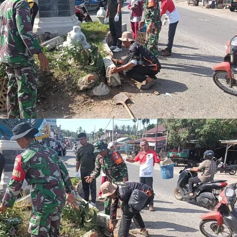 TNI-Polri dan Warga Gotong Royong Bersihkan Pasar Teupin Peuraho Jelang Iduladha
